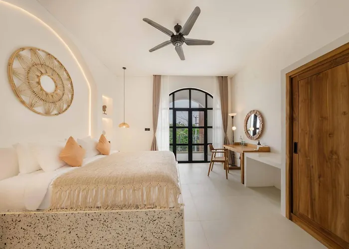 Tropical 2Br Villa W/ Rooftop & Private Pool