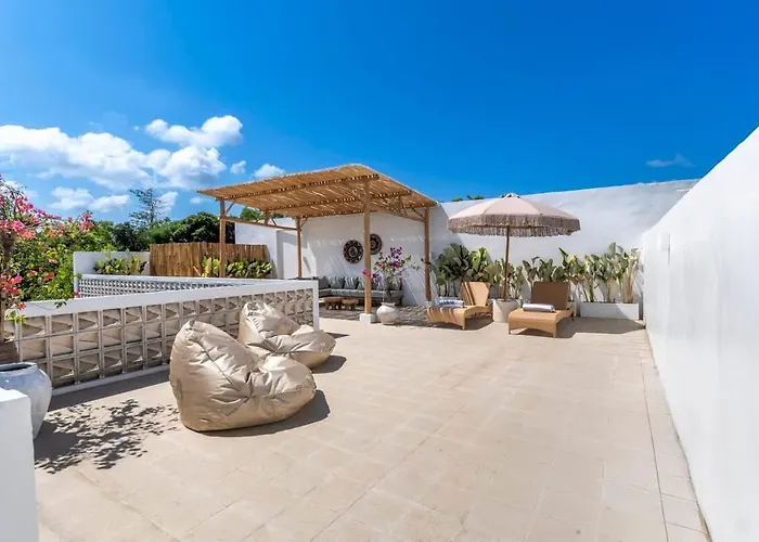 Villa Candi - Stylish Tropical Pool Villa